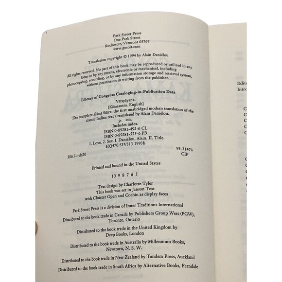 The Complete Káma Sútra By Alain Daniélou 1994 Paperback - Picture 16 of 16